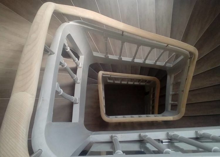 Descendre un escalier en toute sécurité