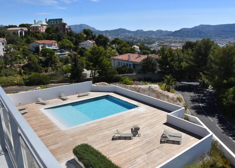 Aménager une piscine en copropriété