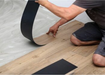 Quelles solutions de revêtement pour moderniser des paliers de portes ?